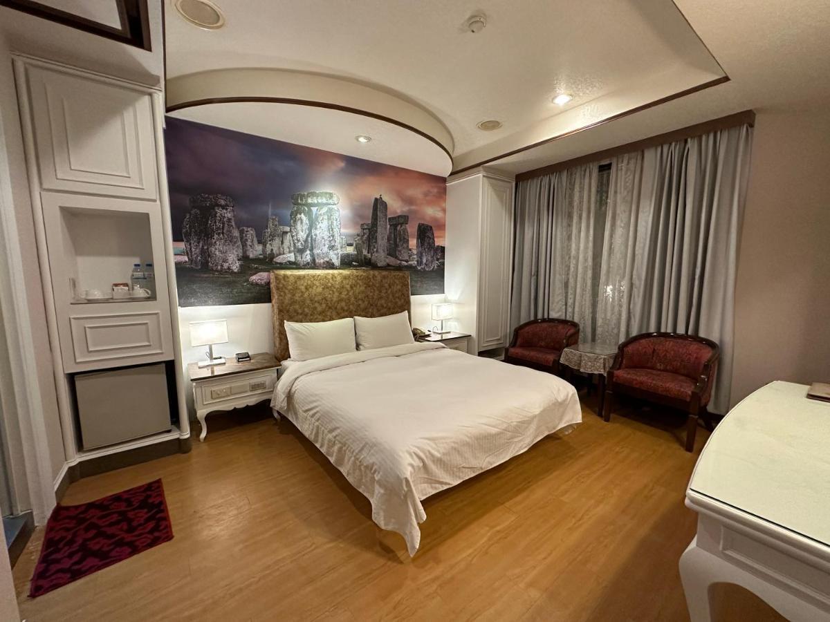 Wenpin Hotel - Pier 2 Kaohsiung Exterior photo