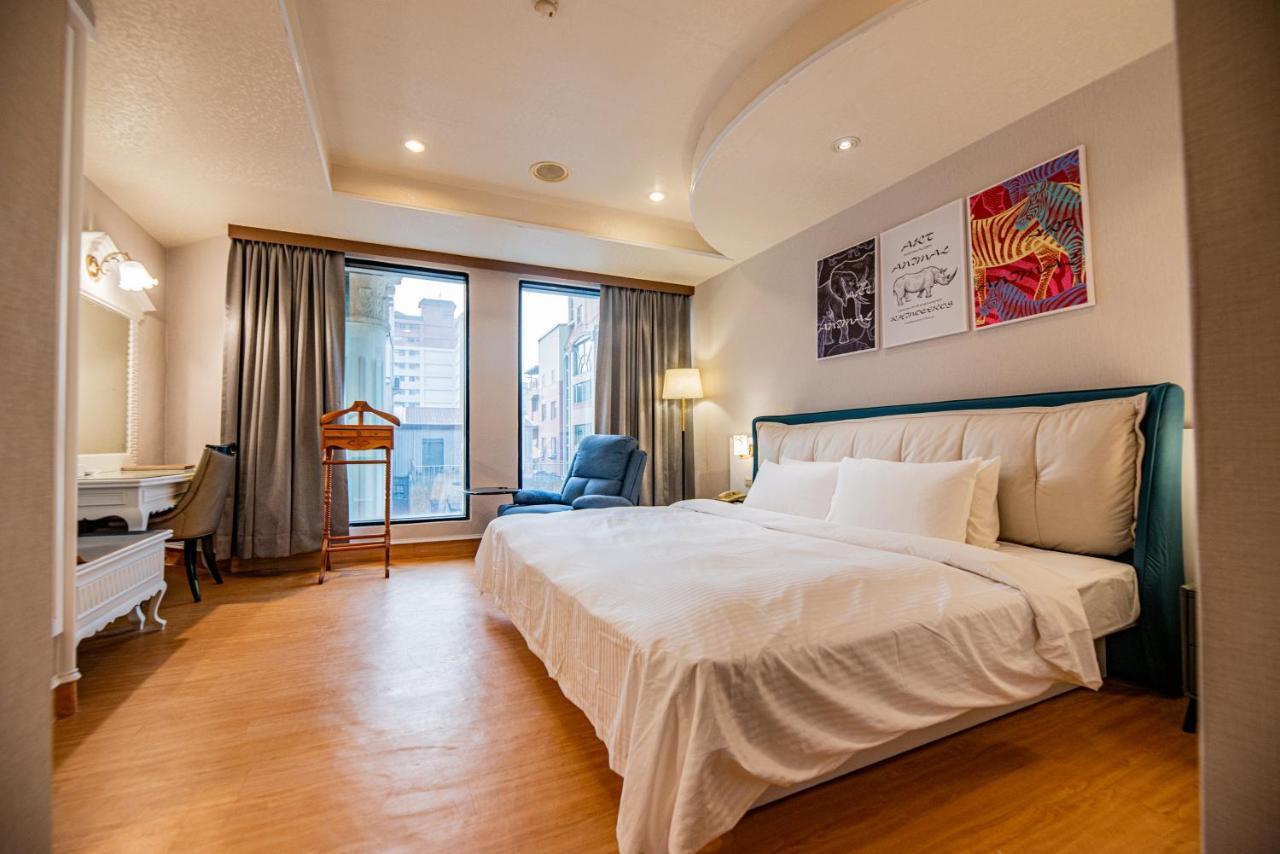 Wenpin Hotel - Pier 2 Kaohsiung Exterior photo