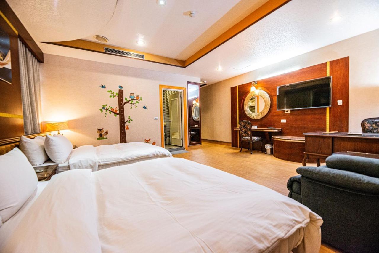 Wenpin Hotel - Pier 2 Kaohsiung Exterior photo