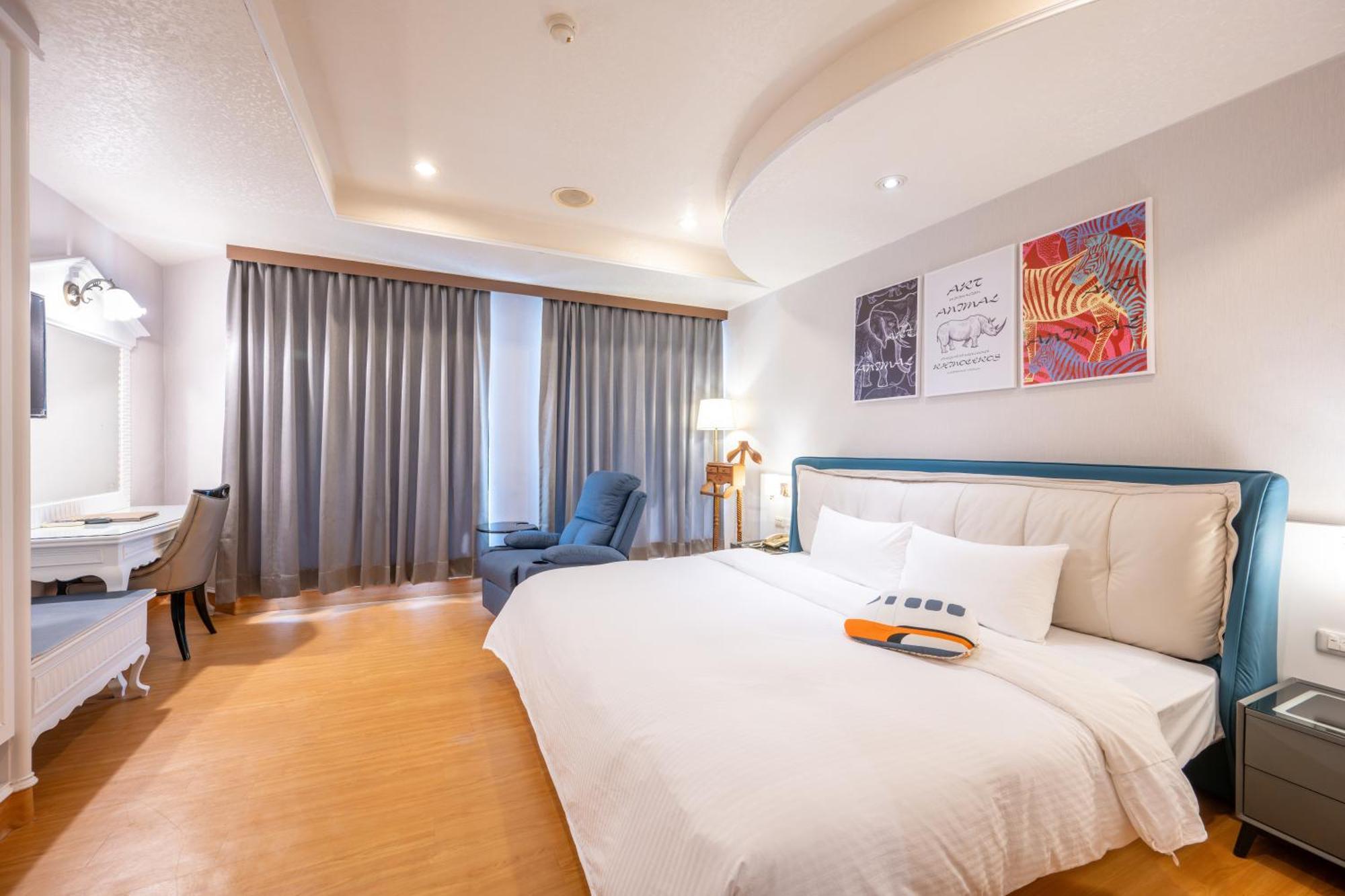 Wenpin Hotel - Pier 2 Kaohsiung Exterior photo